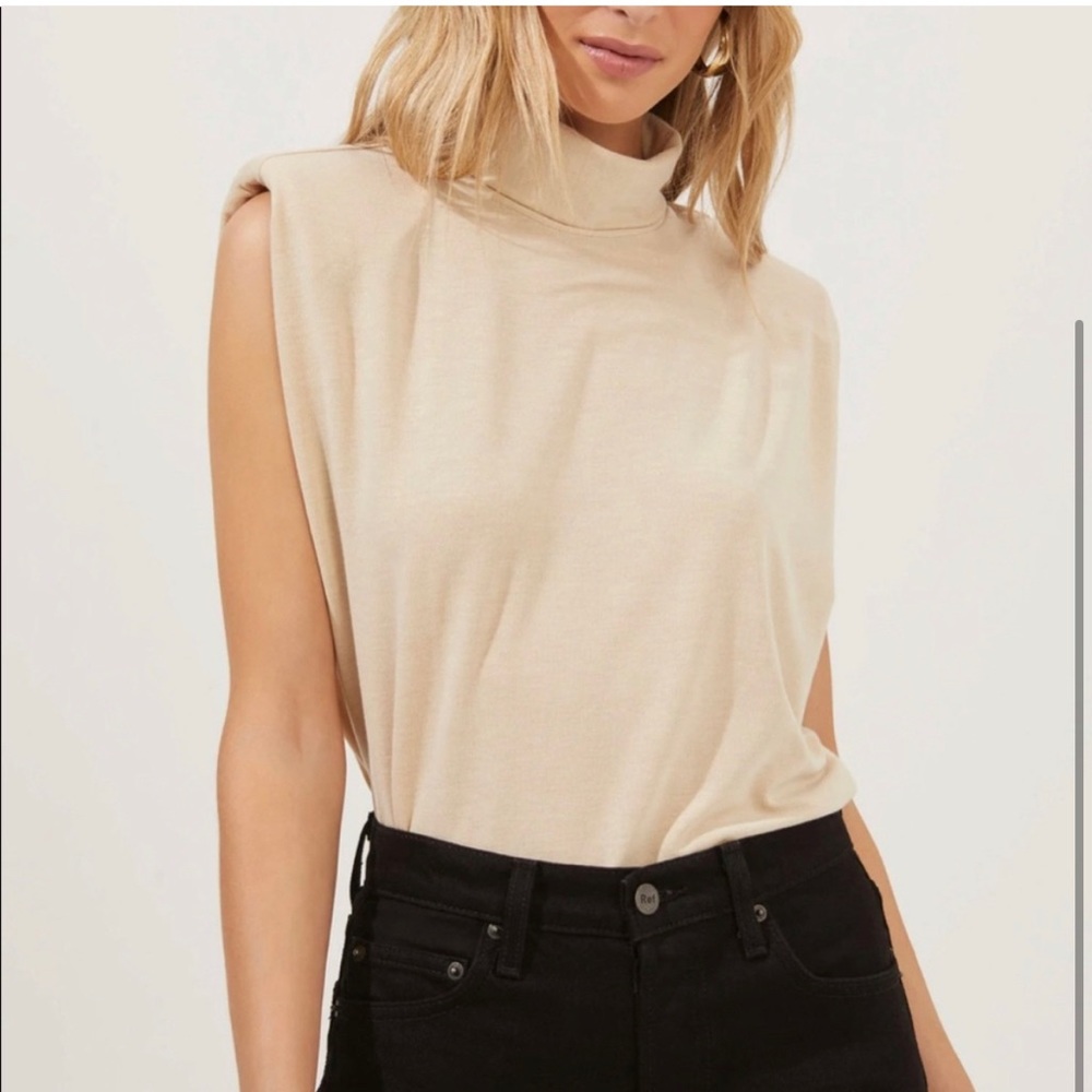 ✨ Neutral top - Picture 2 of 2